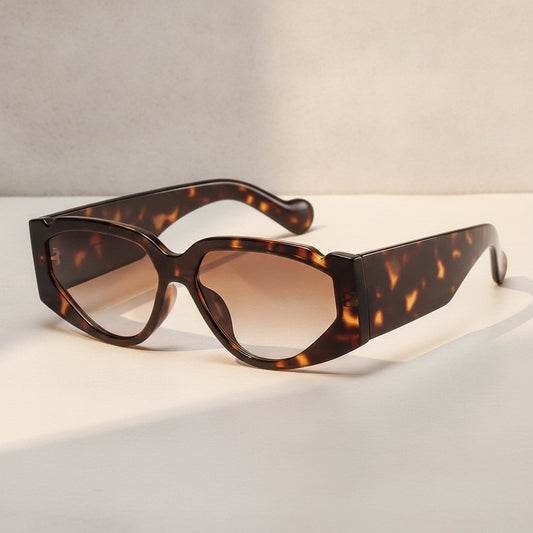 Oversized Rectangular Cat-Eye Brown Tortoiseshell Plastic Frame Sunglasses with AC Lenses For Men and Women, in