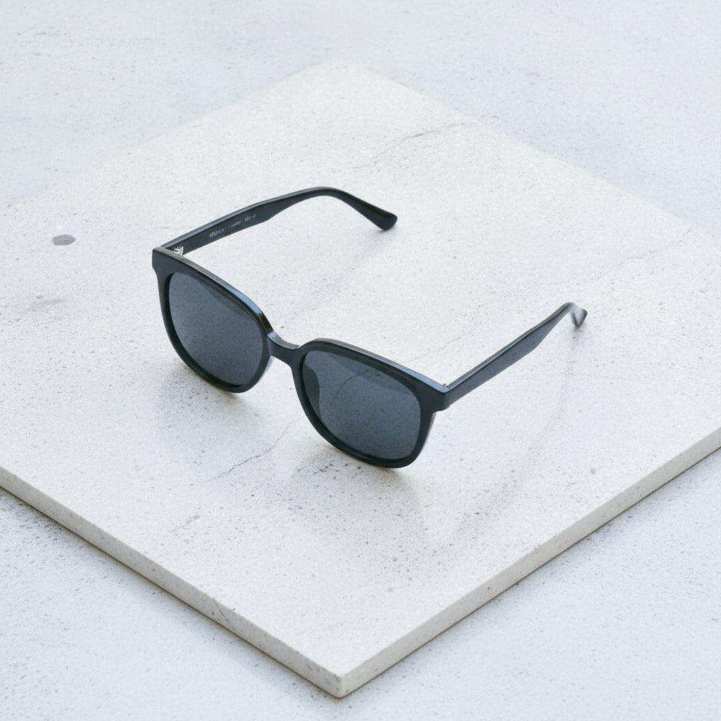 Oversized Black Cat Eye Sunglasses for Men and Women with UV Protective PC Lenses